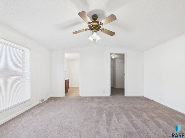 908 N Irene Pl Place, Sioux Falls, SD 57107