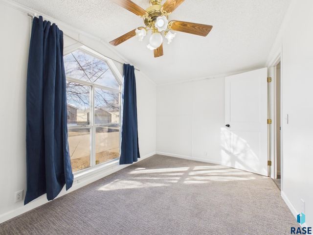 908 N Irene Pl Place, Sioux Falls, SD 57107