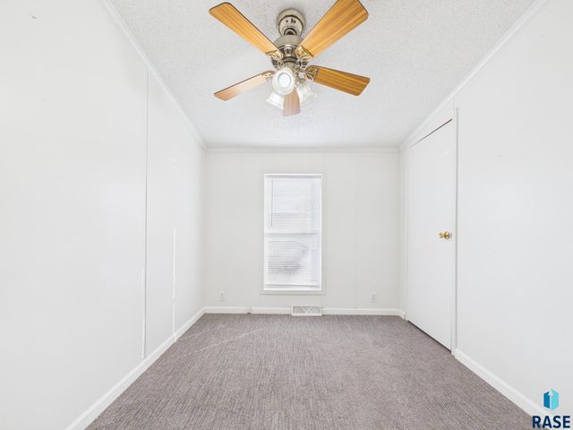 908 N Irene Pl Place, Sioux Falls, SD 57107