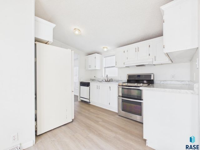 908 N Irene Pl Place, Sioux Falls, SD 57107