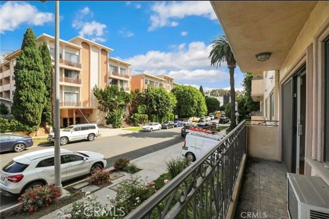 1154 S Barrington Avenue 103, Los Angeles, CA 90049