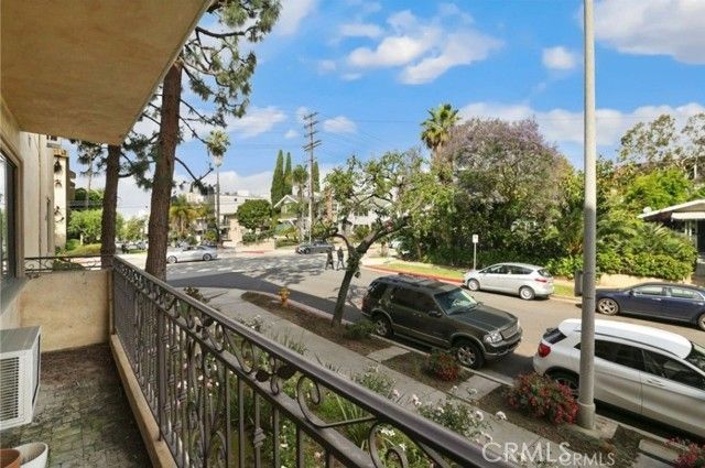 1154 S Barrington Avenue 103, Los Angeles, CA 90049