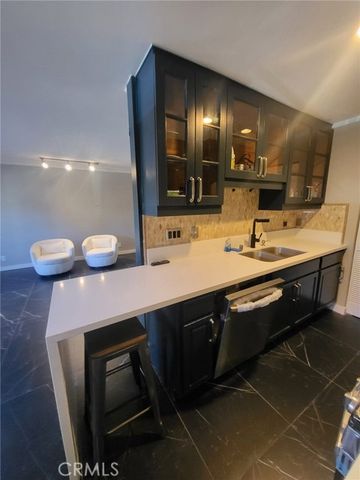 1154 S Barrington Avenue 103, Los Angeles, CA 90049