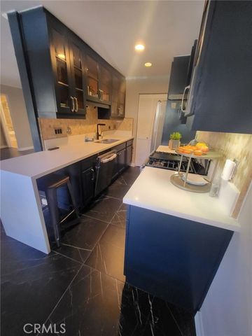 1154 S Barrington Avenue 103, Los Angeles, CA 90049