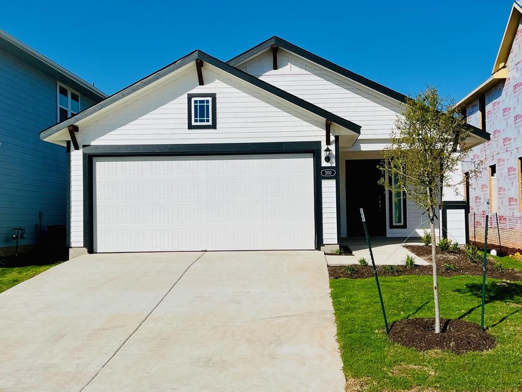 200 Living Reef Dr, Maxwell, TX 78656
