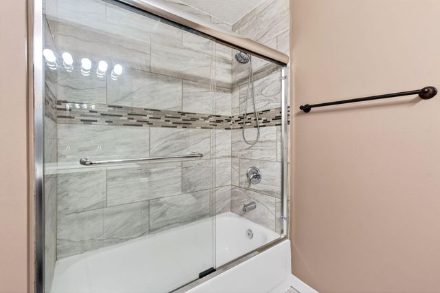122 ROSEBUD Lane, Council Bluffs, IA 51503