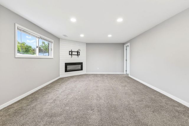 122 ROSEBUD Lane, Council Bluffs, IA 51503
