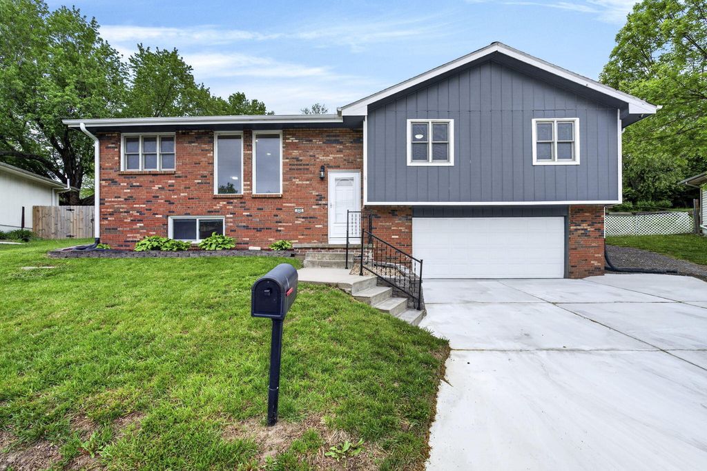 122 ROSEBUD Lane, Council Bluffs, IA 51503