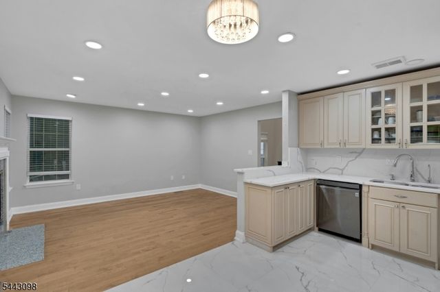 34 Eider Ct, Wayne Twp., NJ 07470