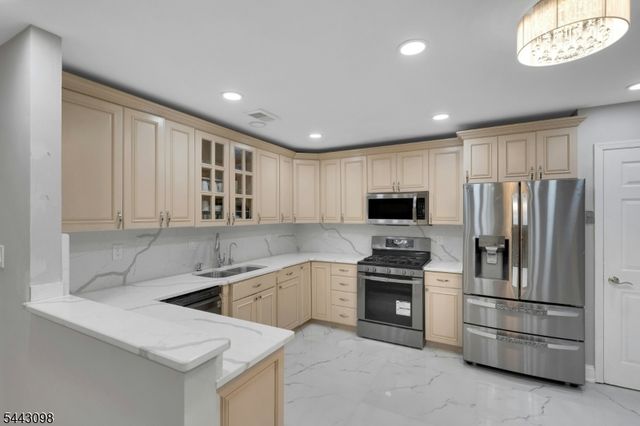 34 Eider Ct, Wayne Twp., NJ 07470