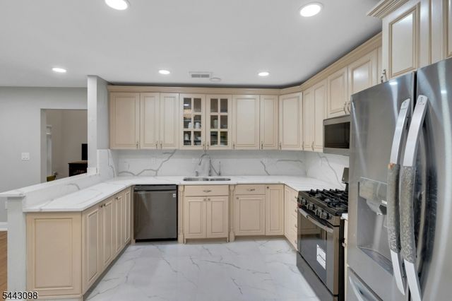 34 Eider Ct, Wayne Twp., NJ 07470