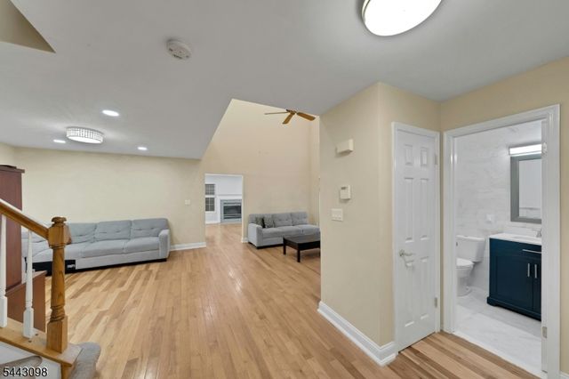 34 Eider Ct, Wayne Twp., NJ 07470