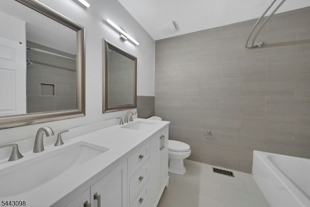 34 Eider Ct, Wayne Twp., NJ 07470