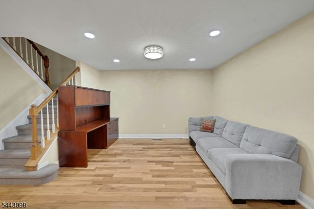34 Eider Ct, Wayne Twp., NJ 07470