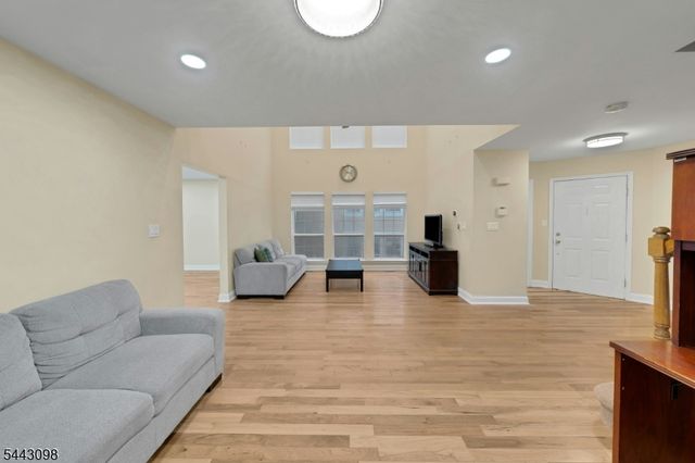 34 Eider Ct, Wayne Twp., NJ 07470