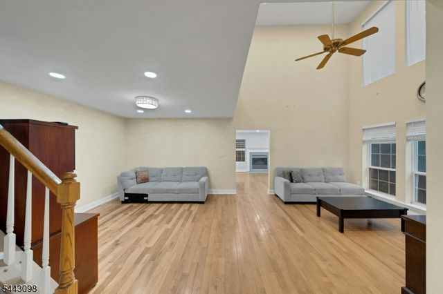 34 Eider Ct, Wayne Twp., NJ 07470