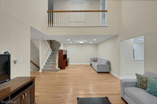 34 Eider Ct, Wayne Twp., NJ 07470