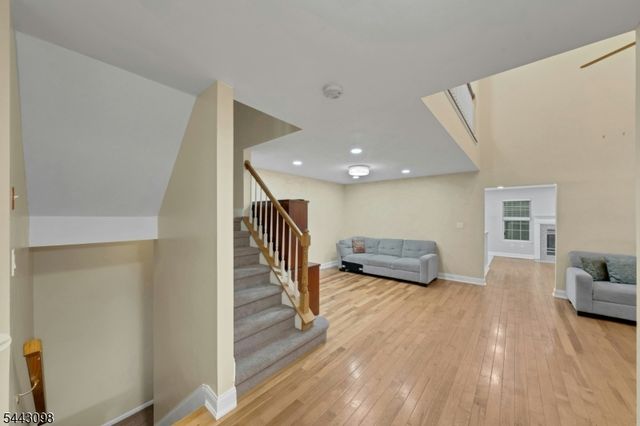 34 Eider Ct, Wayne Twp., NJ 07470