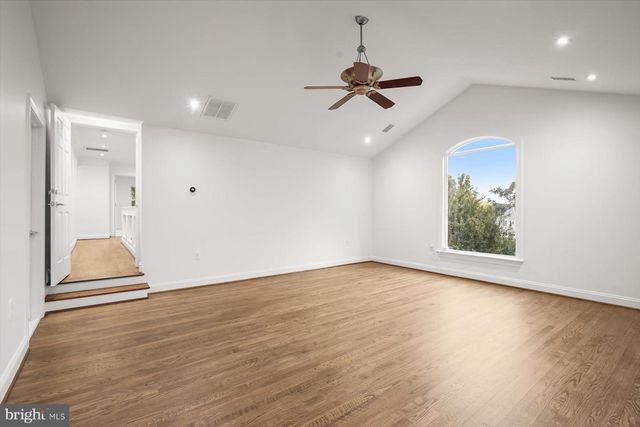 1404 WYNHURST LN, Vienna, VA 22182