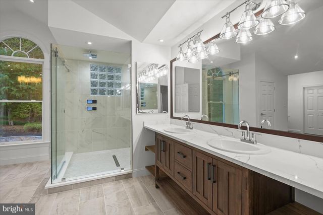 1404 WYNHURST LN, Vienna, VA 22182