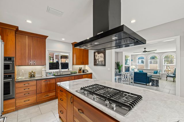 129 Country Club Rd, Pensacola, FL 32507