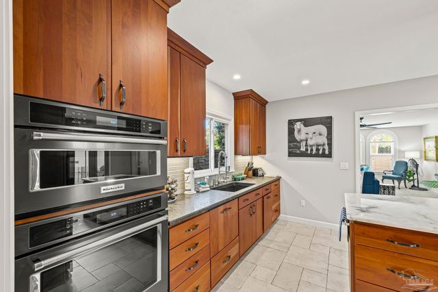 129 Country Club Rd, Pensacola, FL 32507