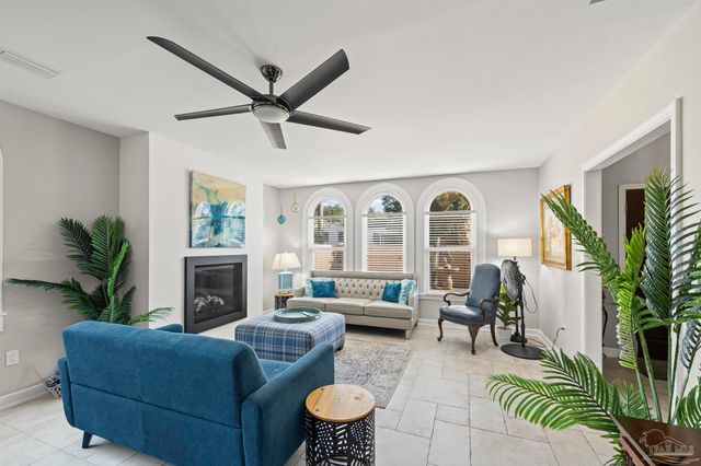 129 Country Club Rd, Pensacola, FL 32507