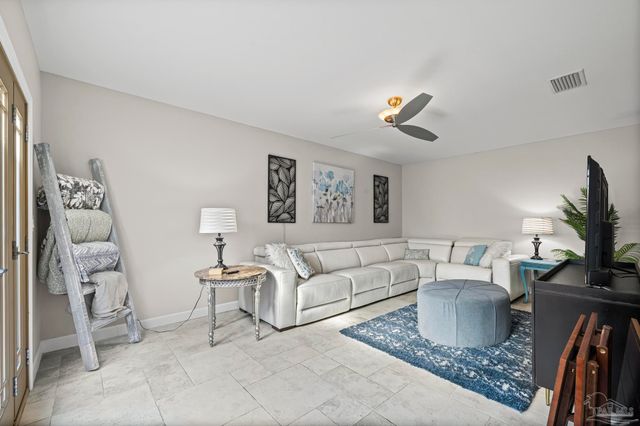 129 Country Club Rd, Pensacola, FL 32507