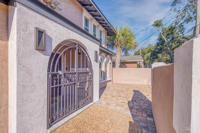 129 Country Club Rd, Pensacola, FL 32507