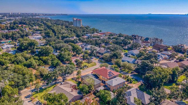 129 Country Club Rd, Pensacola, FL 32507