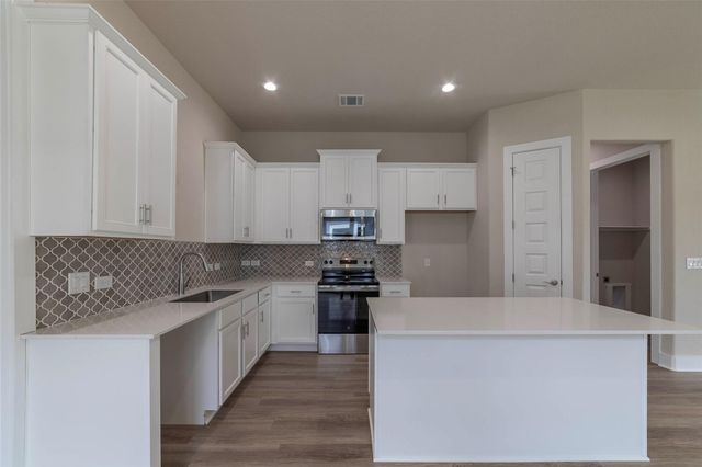 625 Birch LN, Cottonwood Shores, TX 78657