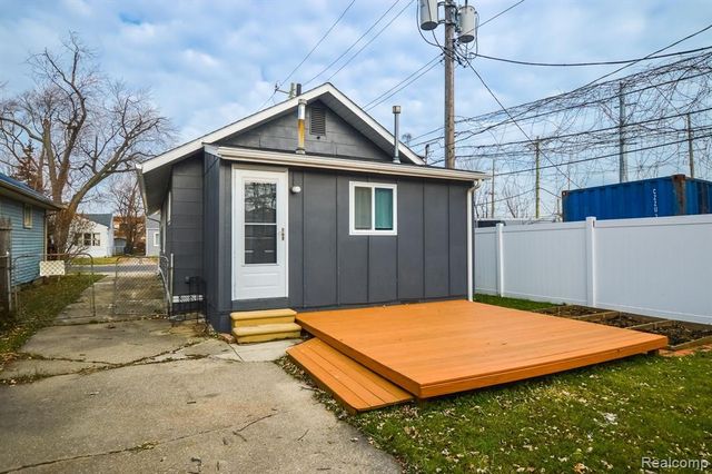 630 Ardmore Drive, Ferndale, MI 48220