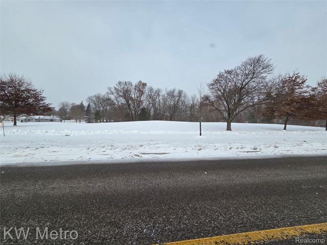 500 Romeo Road 122, Rochester, MI 48307