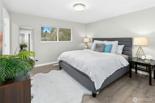 12563 SE 71st Street, Newcastle, WA 98056