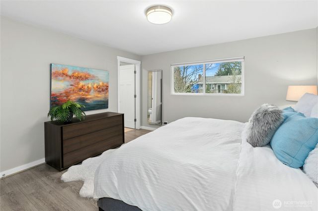 12563 SE 71st Street, Newcastle, WA 98056