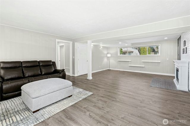 12563 SE 71st Street, Newcastle, WA 98056