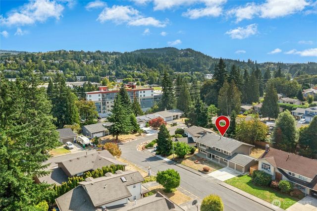 12563 SE 71st Street, Newcastle, WA 98056