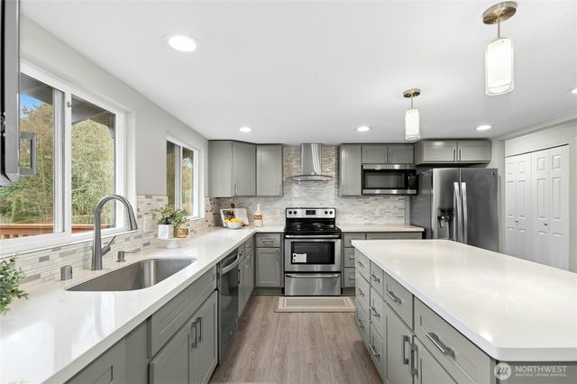 12563 SE 71st Street, Newcastle, WA 98056