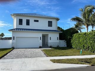 510 111th AVE N, Naples, FL 34108
