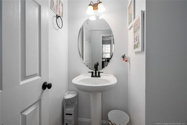 98 Cottswold Lane, Spring Lake, NC 28390