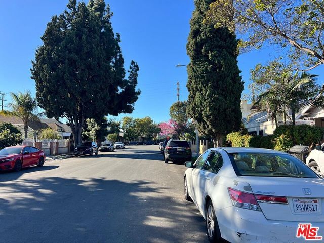 711 W 41st Street, Los Angeles, CA 90037