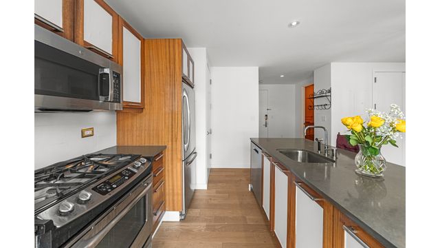 3585 GREYSTONE Avenue # 3E, New York City, NY 10463