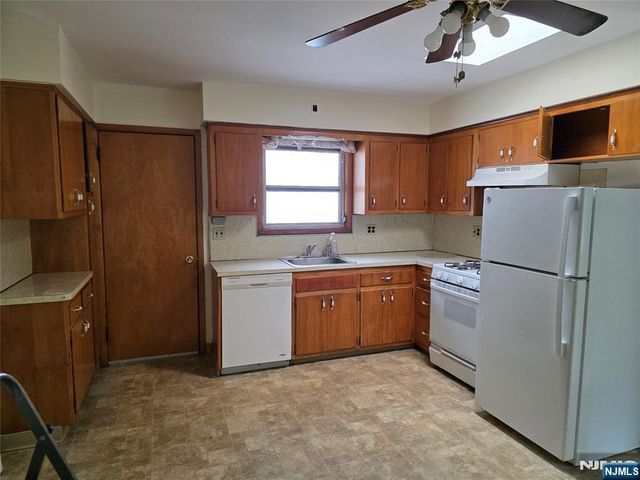 124 Main Street back, Lodi, NJ 07644
