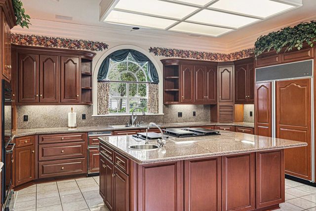 2907 Cedar Woods Place, Houston, TX 77068