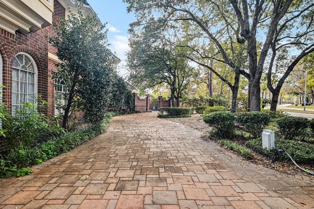 2907 Cedar Woods Place, Houston, TX 77068