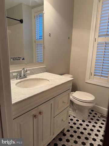 1214 U ST SE, Washington, DC 20020