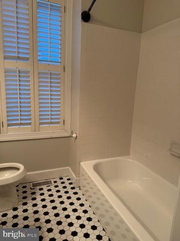 1214 U ST SE, Washington, DC 20020