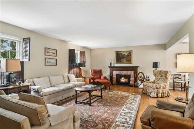 344 Wisconsin Avenue, Barrington, IL 60010