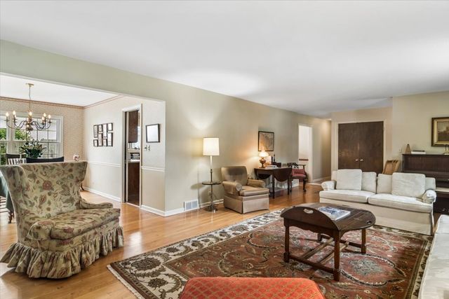 344 Wisconsin Avenue, Barrington, IL 60010