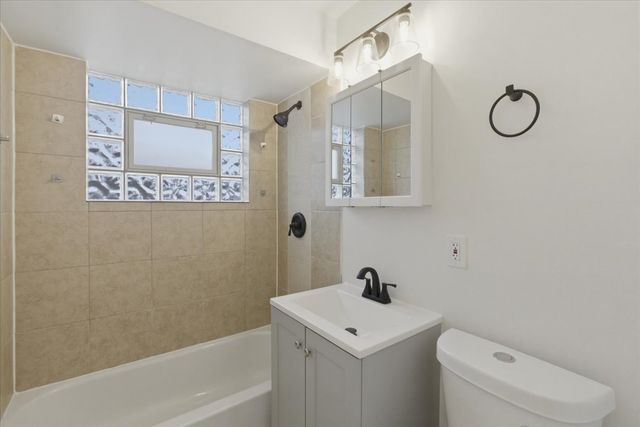 8917 S Cottage Grove Avenue 2E, Chicago, IL 60619